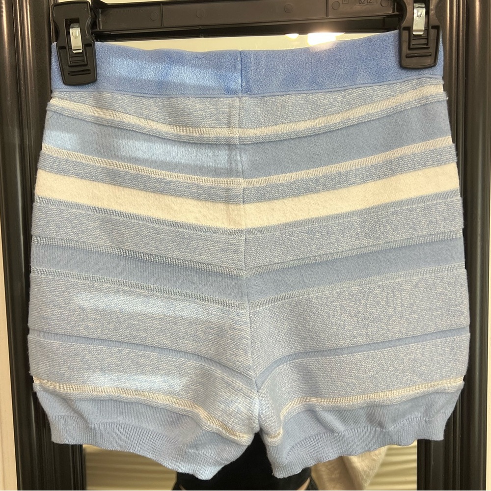 Alo Yoga Sport Play Knit Bra and Shorts Set - Picture 11 of 11